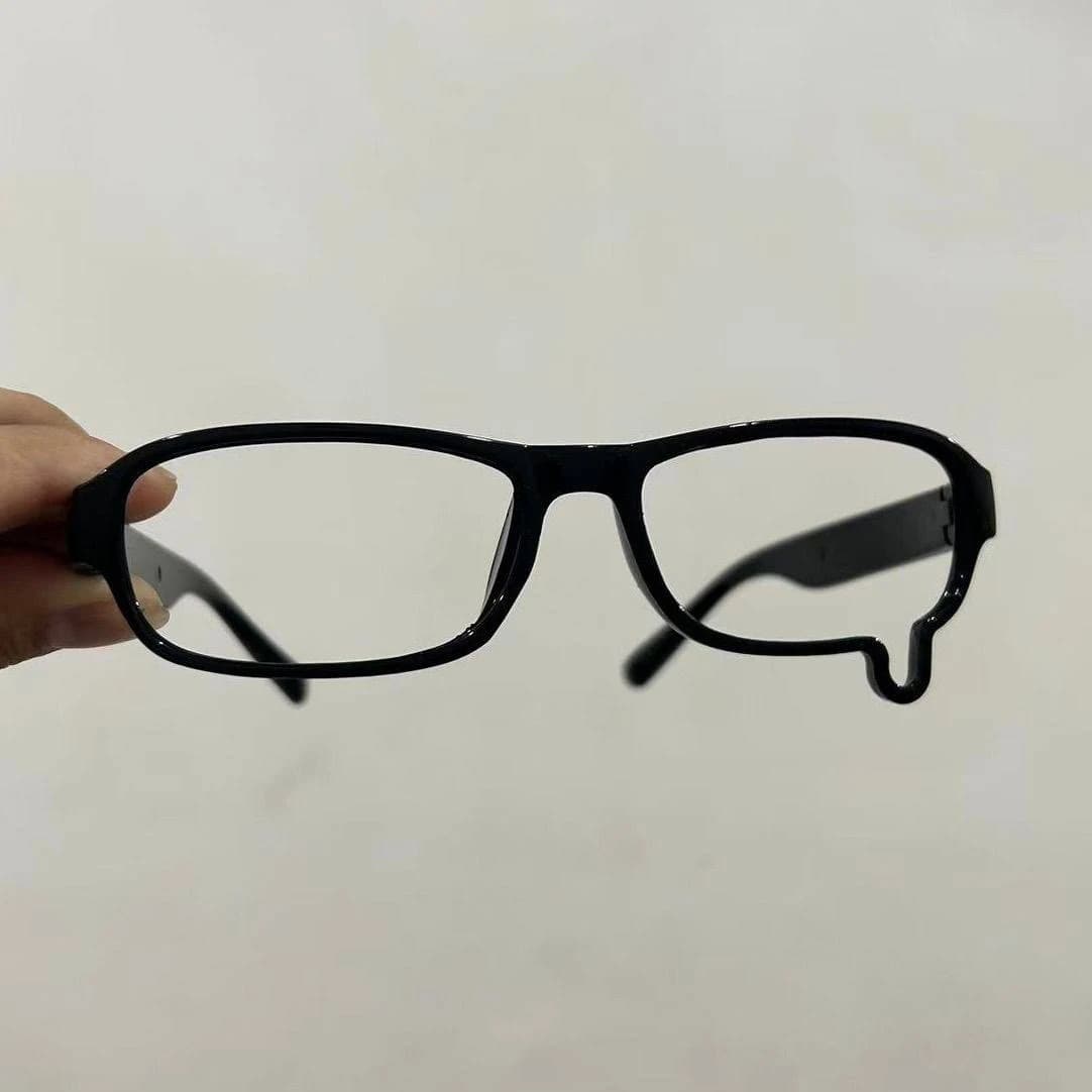 Asymmetric Black Frames